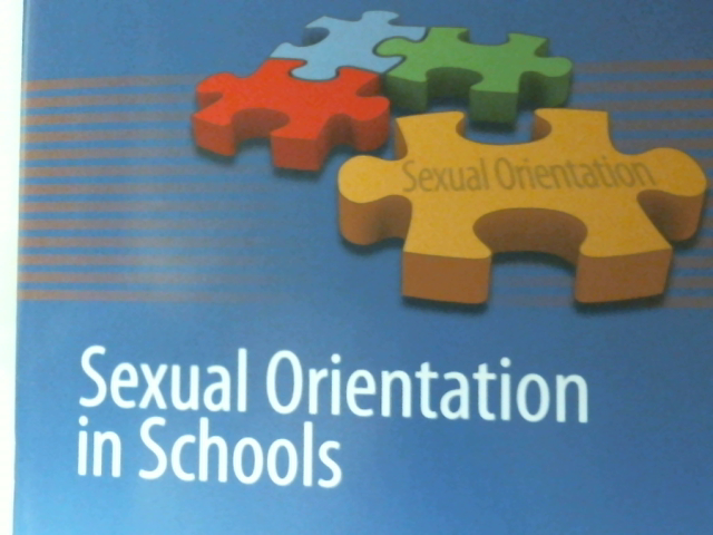 Questions & answers, sexual orientation in schools = Questions & réponses : l'orientation sexuelle a l'école.